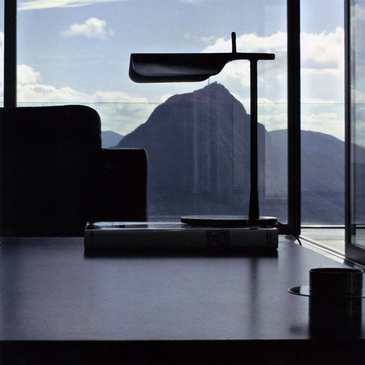 LYXEN™ Arcus – Swing Arm Reading Lamp