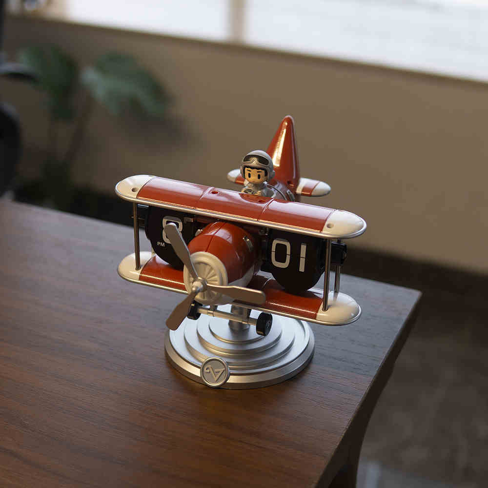 LYXEN AeroFlip – Luxury Aviation-Inspired Flip Clock