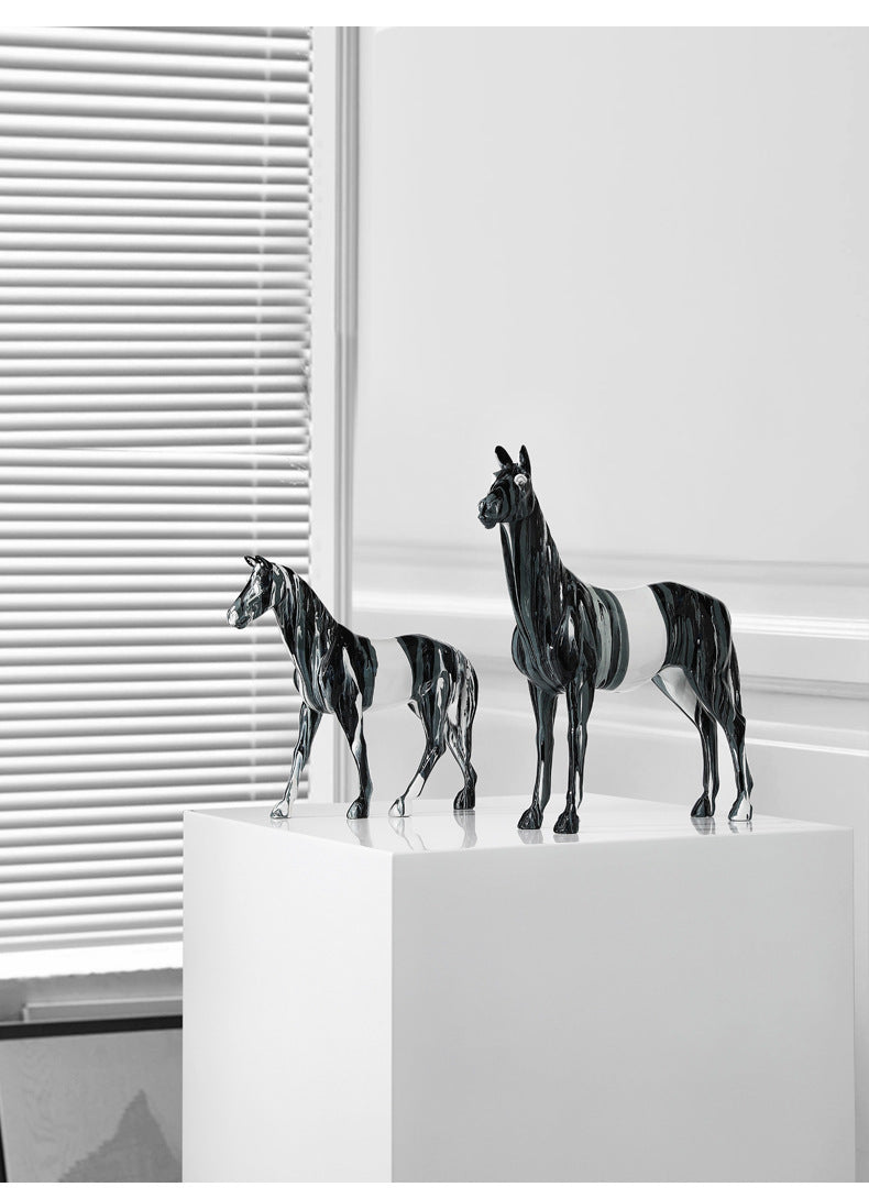 Lyxen FlowHorse – Modern Resin Sculpture