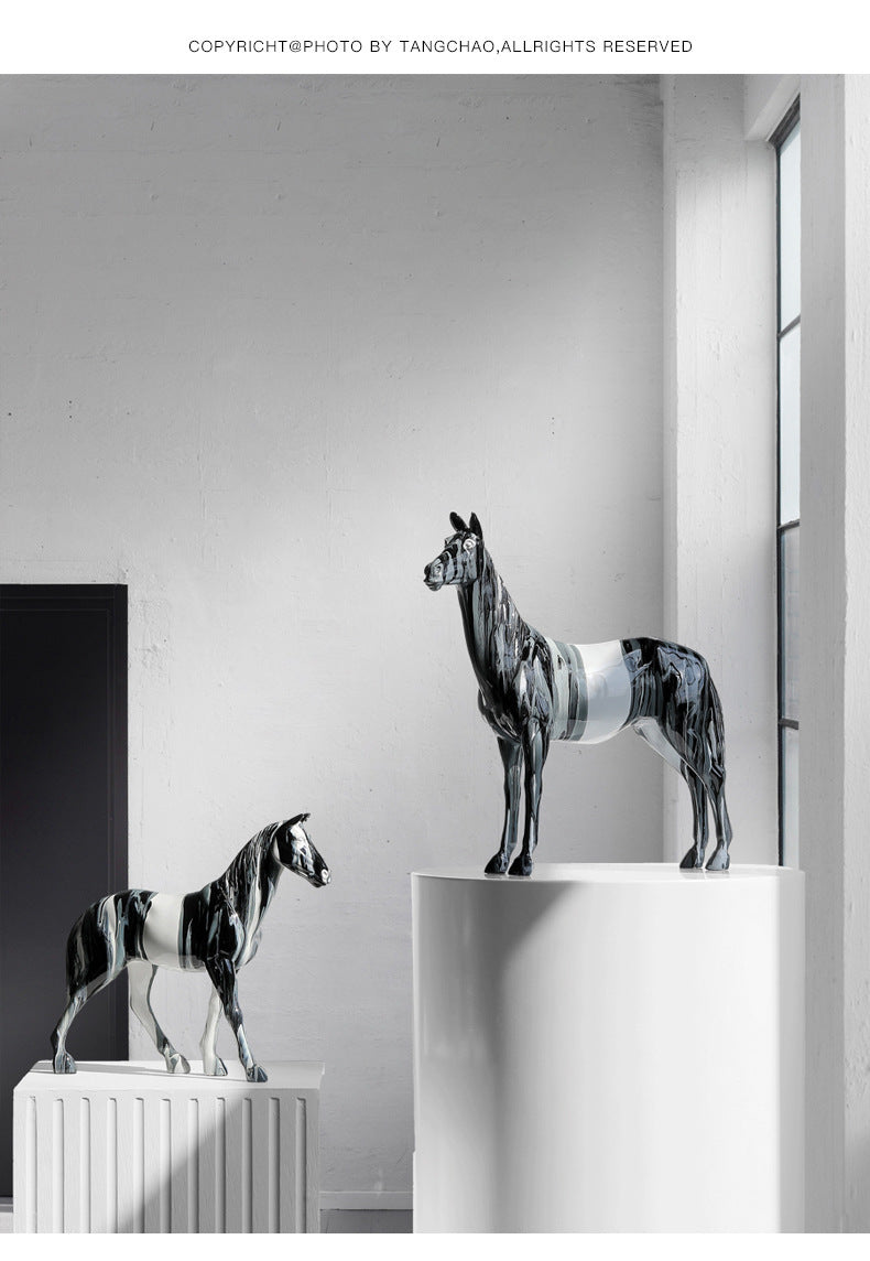 Lyxen FlowHorse – Modern Resin Sculpture