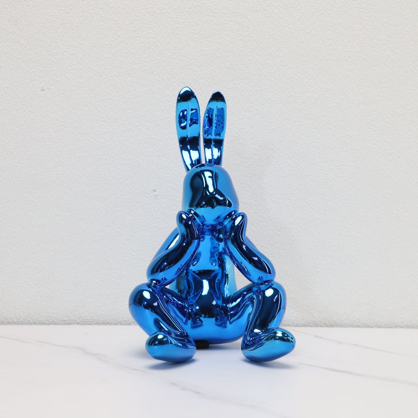 Lyxen Urban Rabbit – Modern Cartoon Resin Sculpture