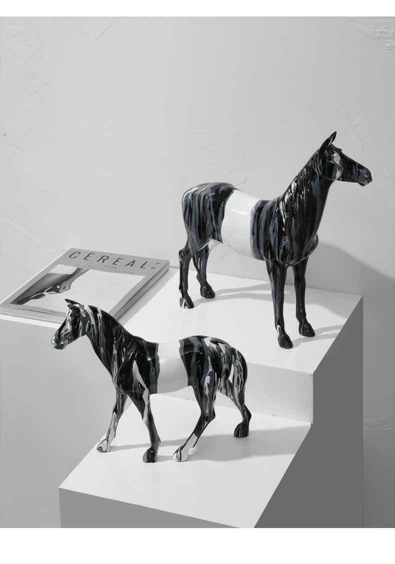 Lyxen FlowHorse – Modern Resin Sculpture