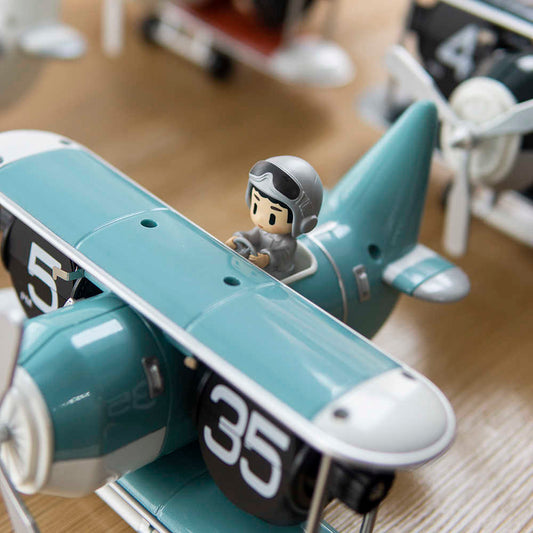 LYXEN AeroFlip – Luxury Aviation-Inspired Flip Clock