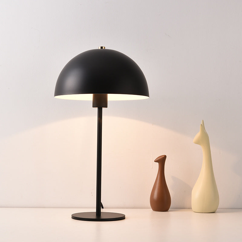 Lyxen MushroomGlow – Minimalist Iron Table Lamp