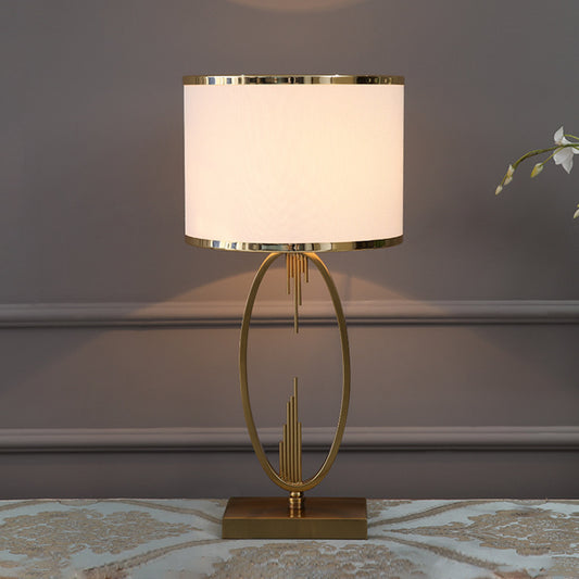 The Lyxen Gildé™ Lamp