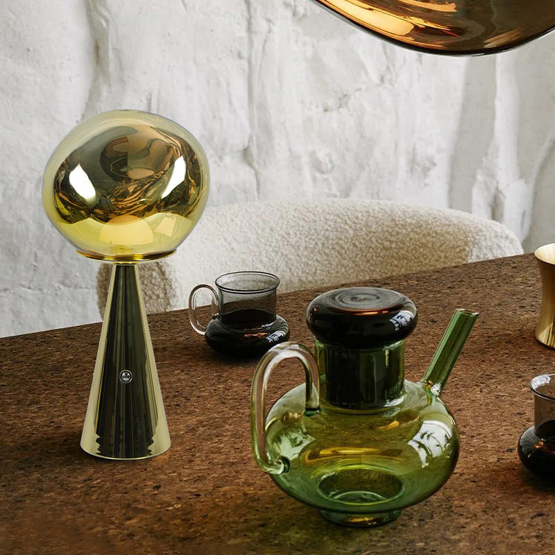 LYXEN™ V-Lava – Volcanic Ambience Mini Lamp