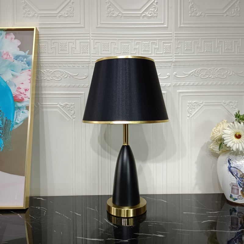 Lyxen GlowForm™ – Modern Decorative Metal Bedside Lamp