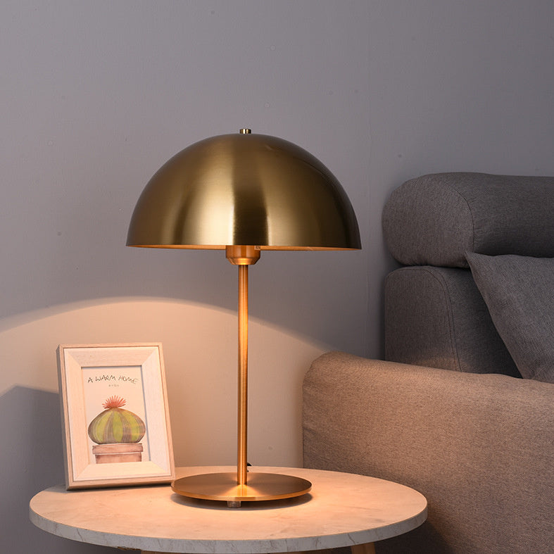 Lyxen MushroomGlow – Minimalist Iron Table Lamp