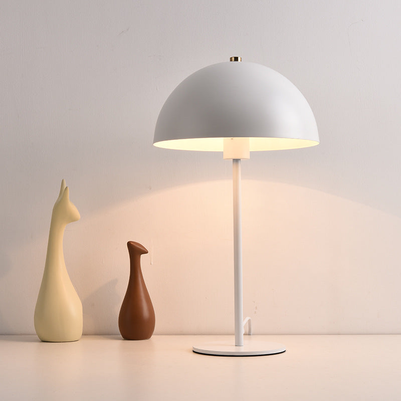 Lyxen MushroomGlow – Minimalist Iron Table Lamp