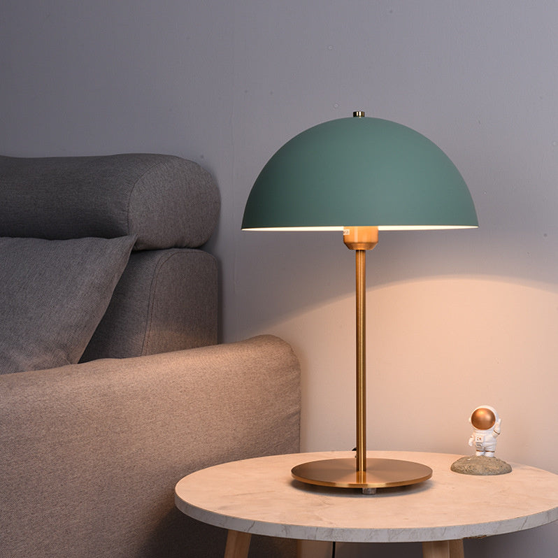 Lyxen MushroomGlow – Minimalist Iron Table Lamp