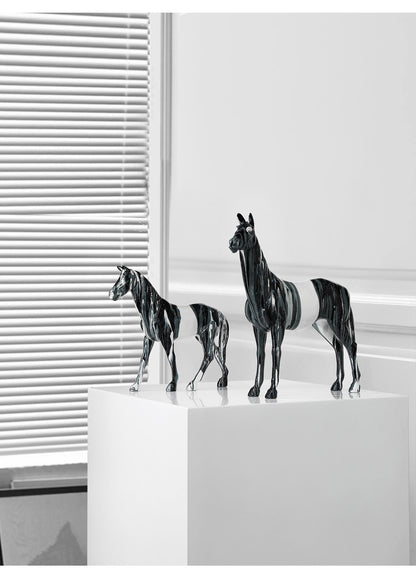 Lyxen FlowHorse – Modern Resin Sculpture