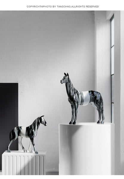 Lyxen FlowHorse – Modern Resin Sculpture