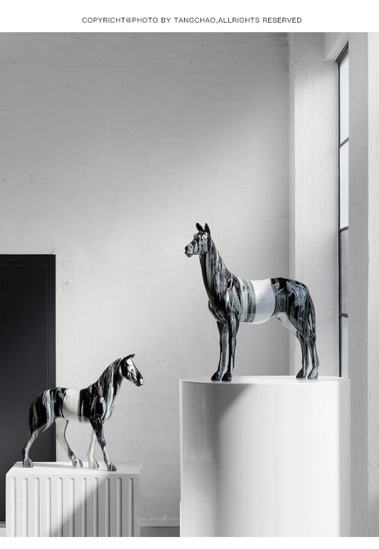 Lyxen FlowHorse – Modern Resin Sculpture