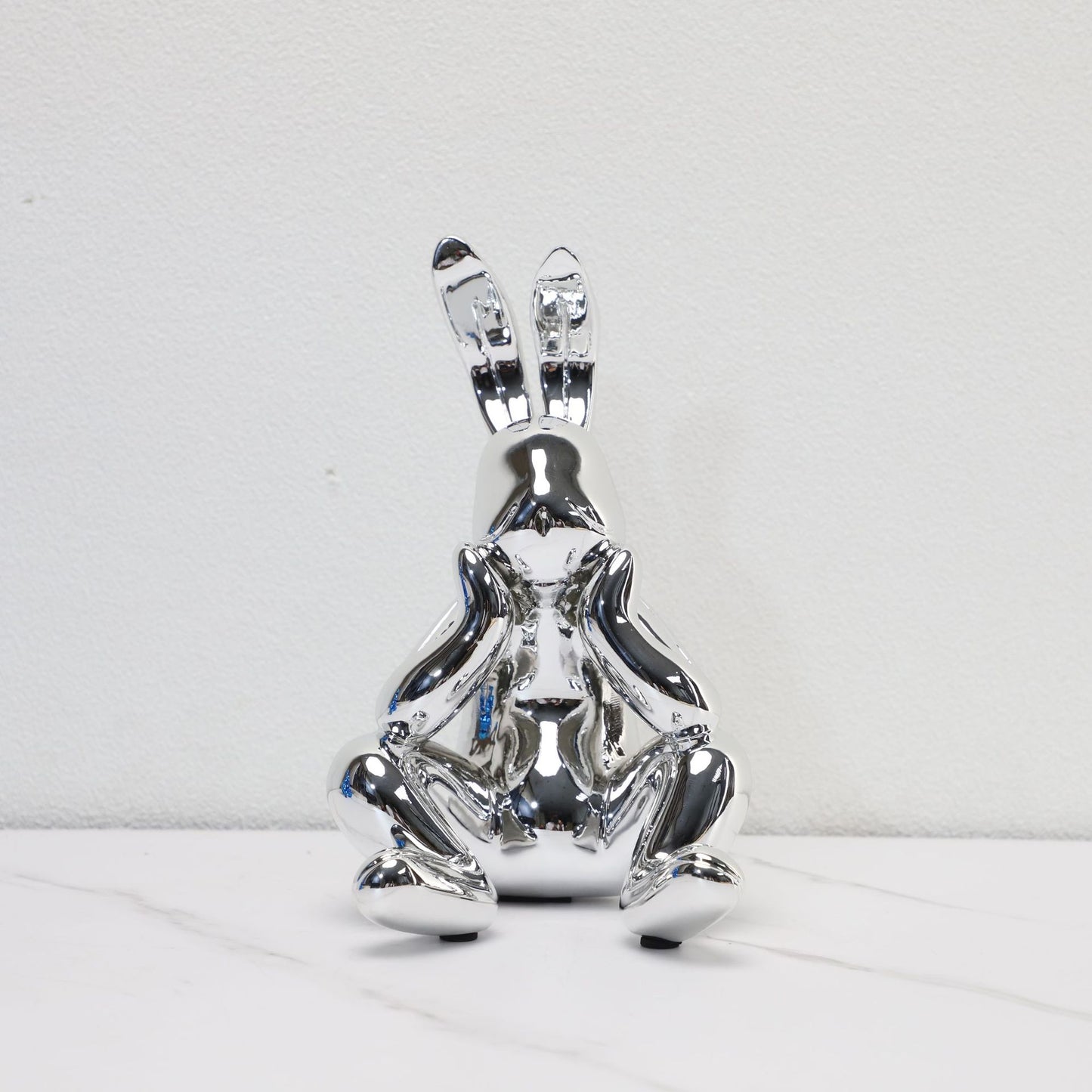 Lyxen Urban Rabbit – Modern Cartoon Resin Sculpture