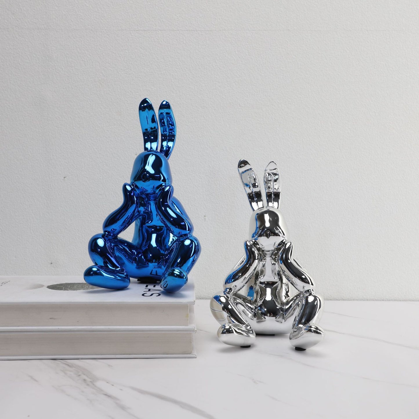 Lyxen Urban Rabbit – Modern Cartoon Resin Sculpture