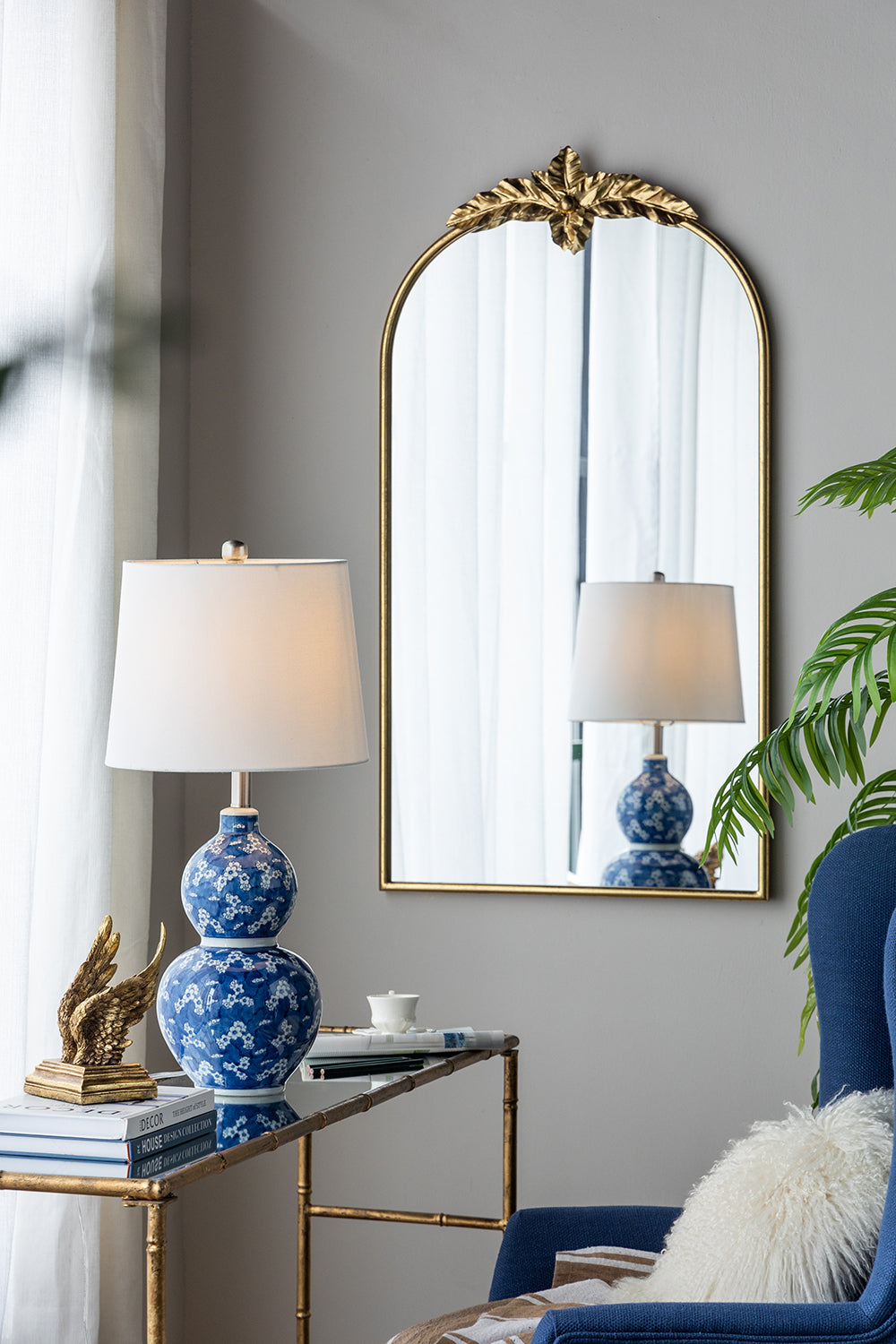 Lyxen Azure Crest Lamp