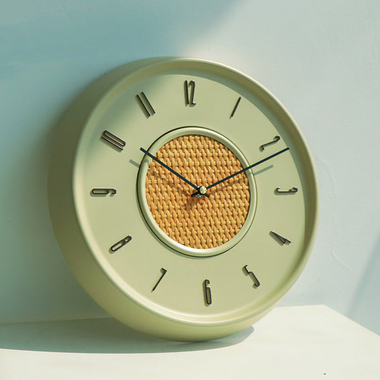 LYXEN CasaRattan – Minimalist Resin Wall Clock