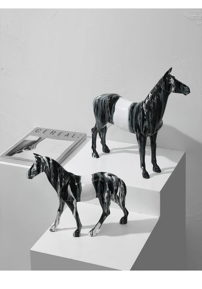 Lyxen FlowHorse – Modern Resin Sculpture