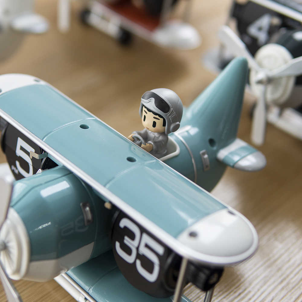 LYXEN AeroFlip – Luxury Aviation-Inspired Flip Clock