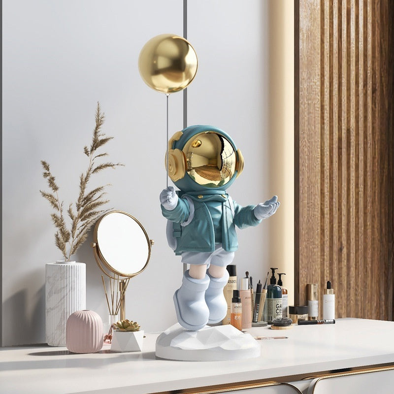 Lyxen SpaceTrip Series – Light Luxury Astronaut Sculptures