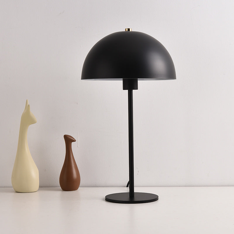 Lyxen MushroomGlow – Minimalist Iron Table Lamp