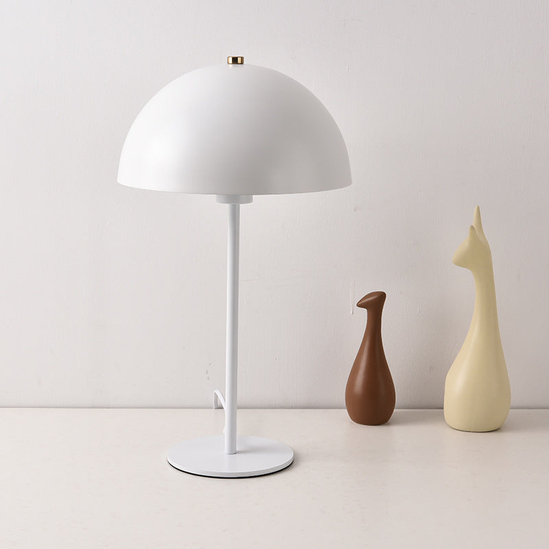 Lyxen MushroomGlow – Minimalist Iron Table Lamp