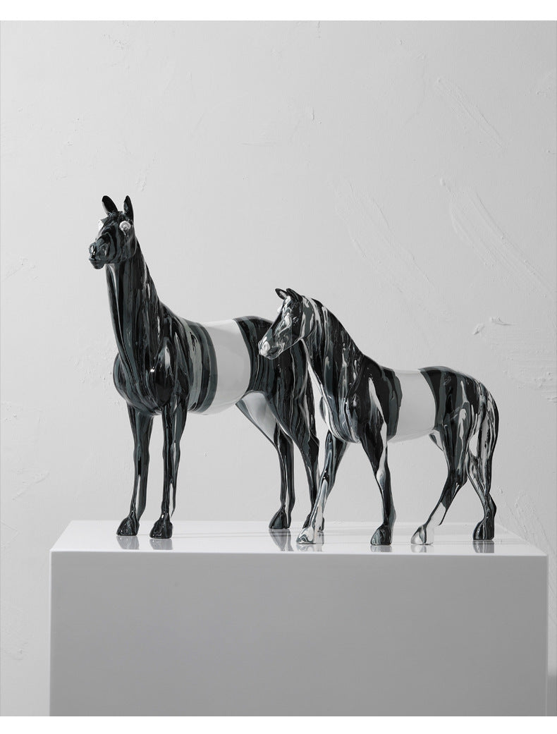 Lyxen FlowHorse – Modern Resin Sculpture