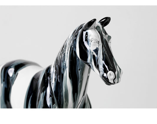 Lyxen FlowHorse – Modern Resin Sculpture