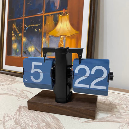 LYXEN RetroFlip – Automatic Walnut-Base Flip Clock