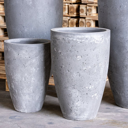 Lyxen™ Vessara Crest – Tall Concrete Planter
