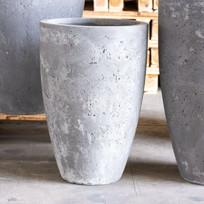 Lyxen™ Vessara Crest – Tall Concrete Planter