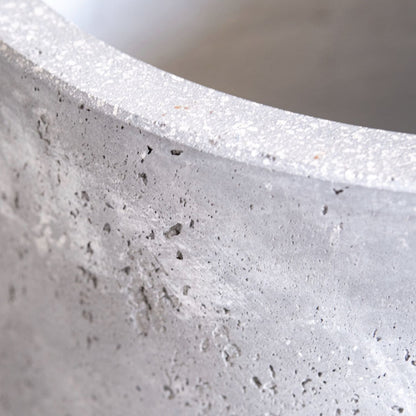 Lyxen™ Vessara Crest – Tall Concrete Planter